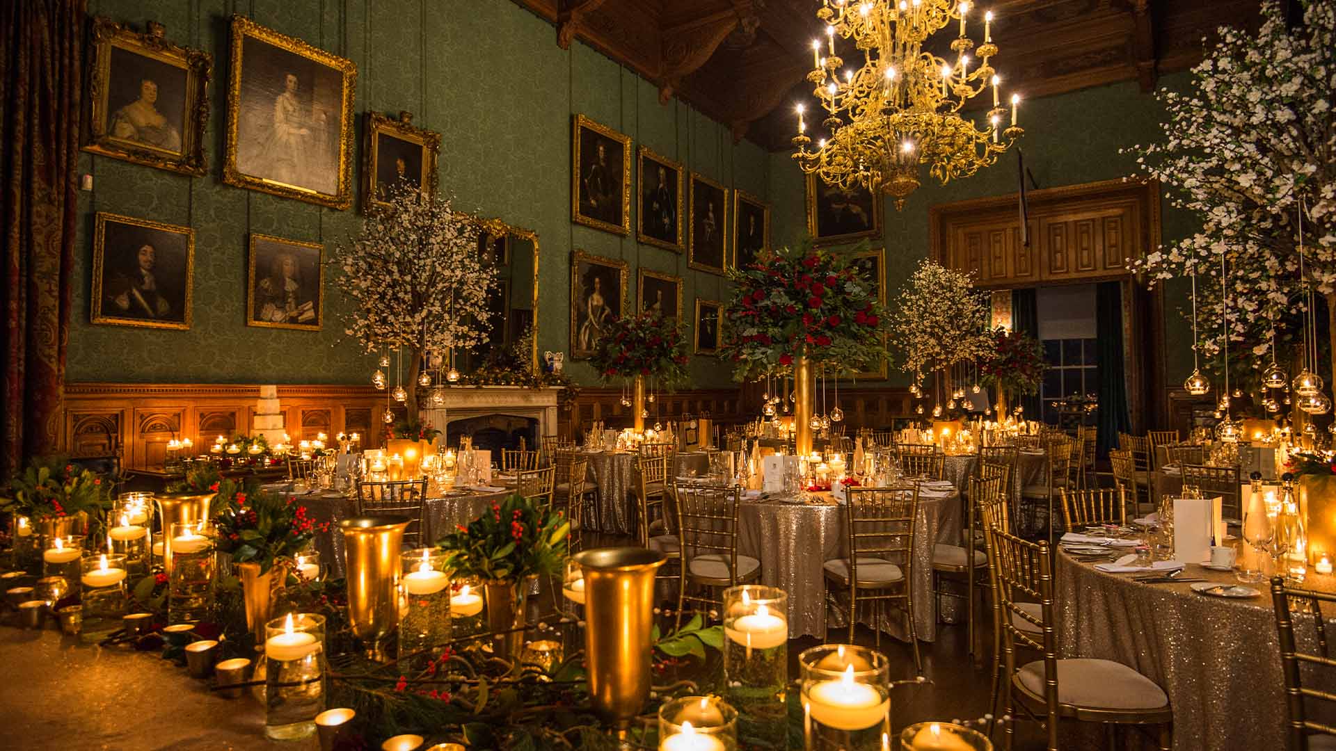 Christmas wedding dining room setting with Christmas flower arrangements and candles